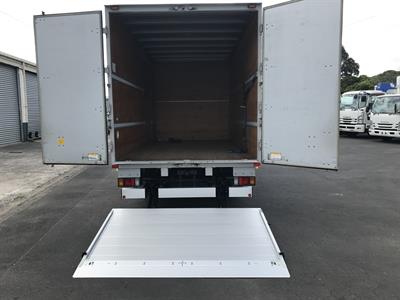 2019 Isuzu Elf - Thumbnail