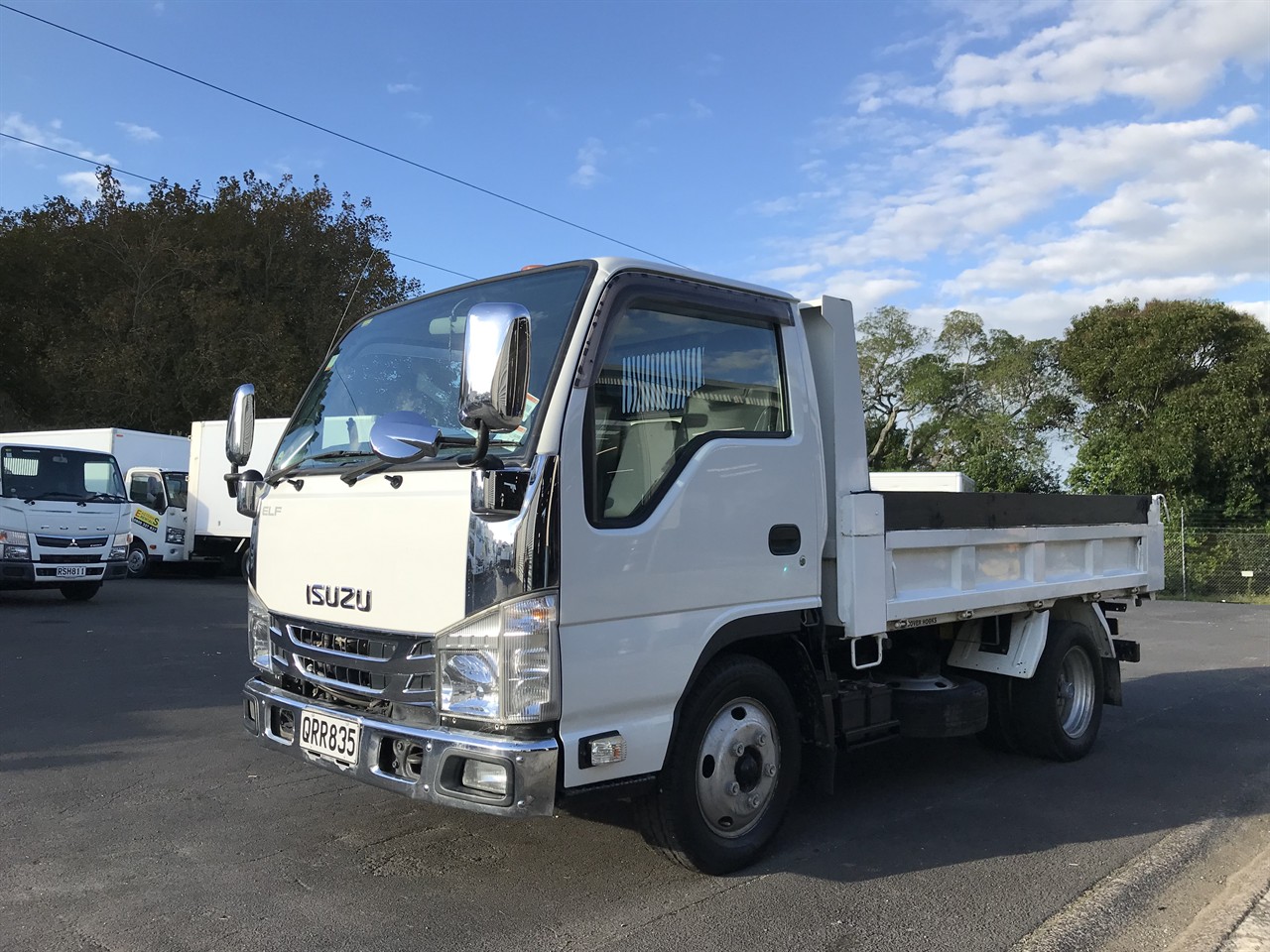 2017 Isuzu Elf