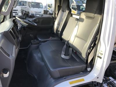 2017 Isuzu Elf - Thumbnail