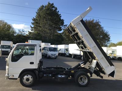 2017 Isuzu Elf - Thumbnail