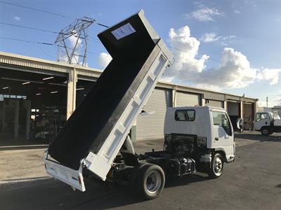 2017 Isuzu Elf - Thumbnail