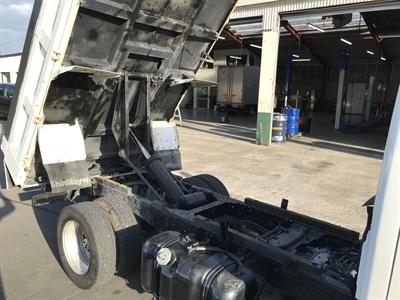 2017 Isuzu Elf - Thumbnail