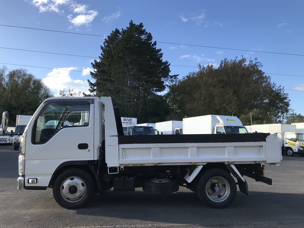 2017 Isuzu Elf