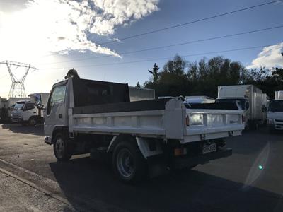 2017 Isuzu Elf - Thumbnail