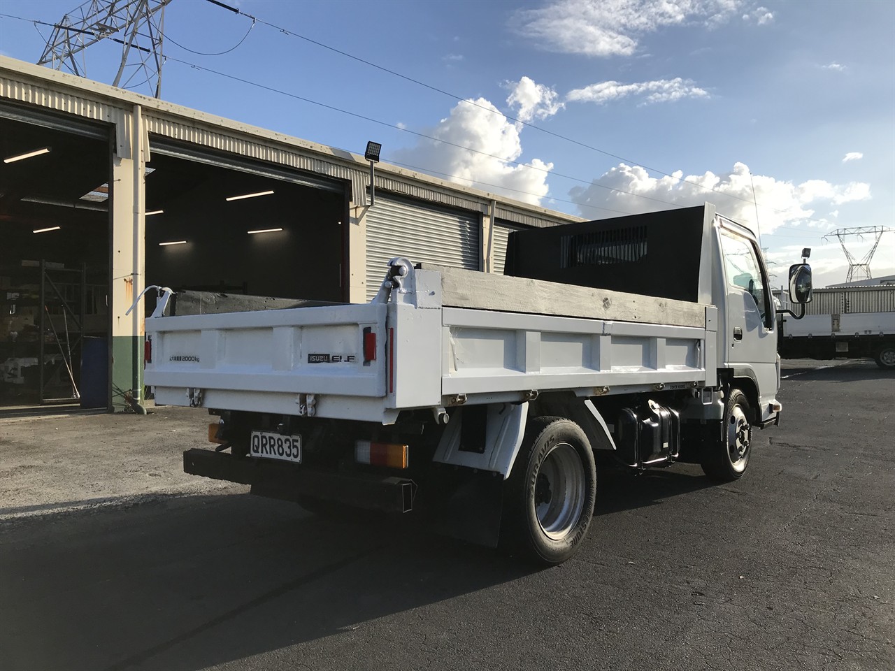 2017 Isuzu Elf