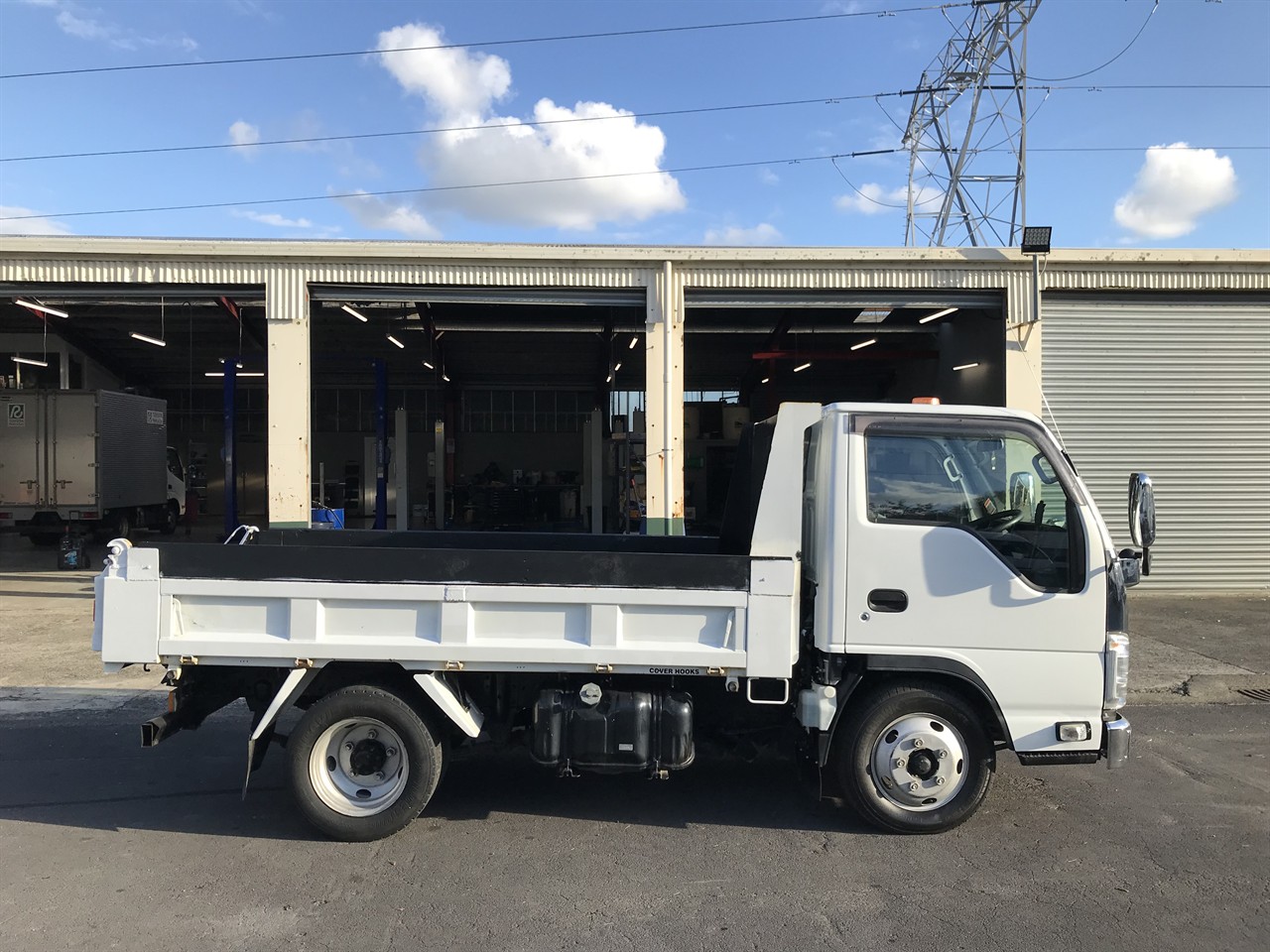 2017 Isuzu Elf