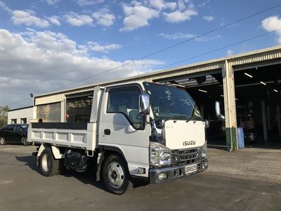 2017 Isuzu Elf - Thumbnail