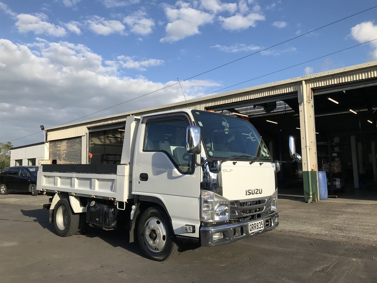 2017 Isuzu Elf