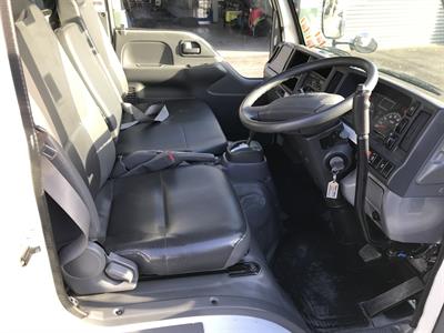 2017 Isuzu Elf - Thumbnail