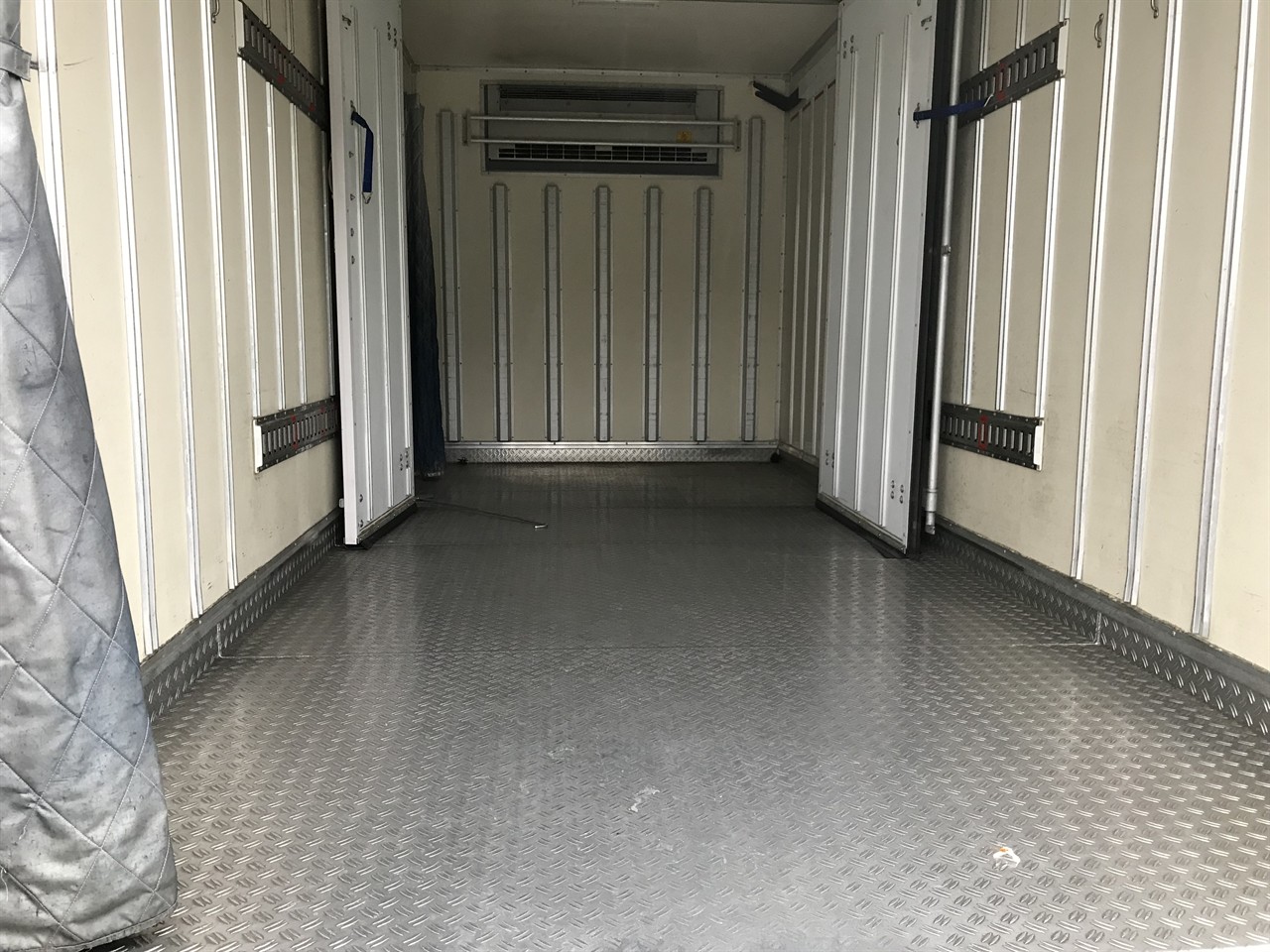 2018 Isuzu Elf