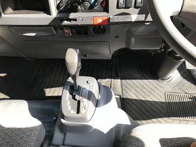 2018 Isuzu Elf - Thumbnail