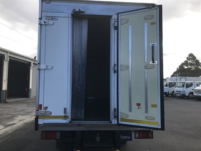 2018 Isuzu Elf - Thumbnail