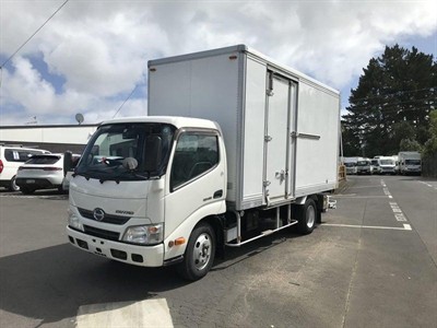 2016 Hino Dutro - Thumbnail