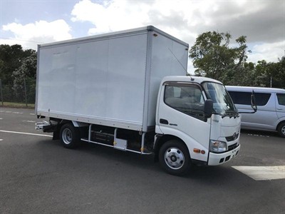 2016 Hino Dutro - Thumbnail