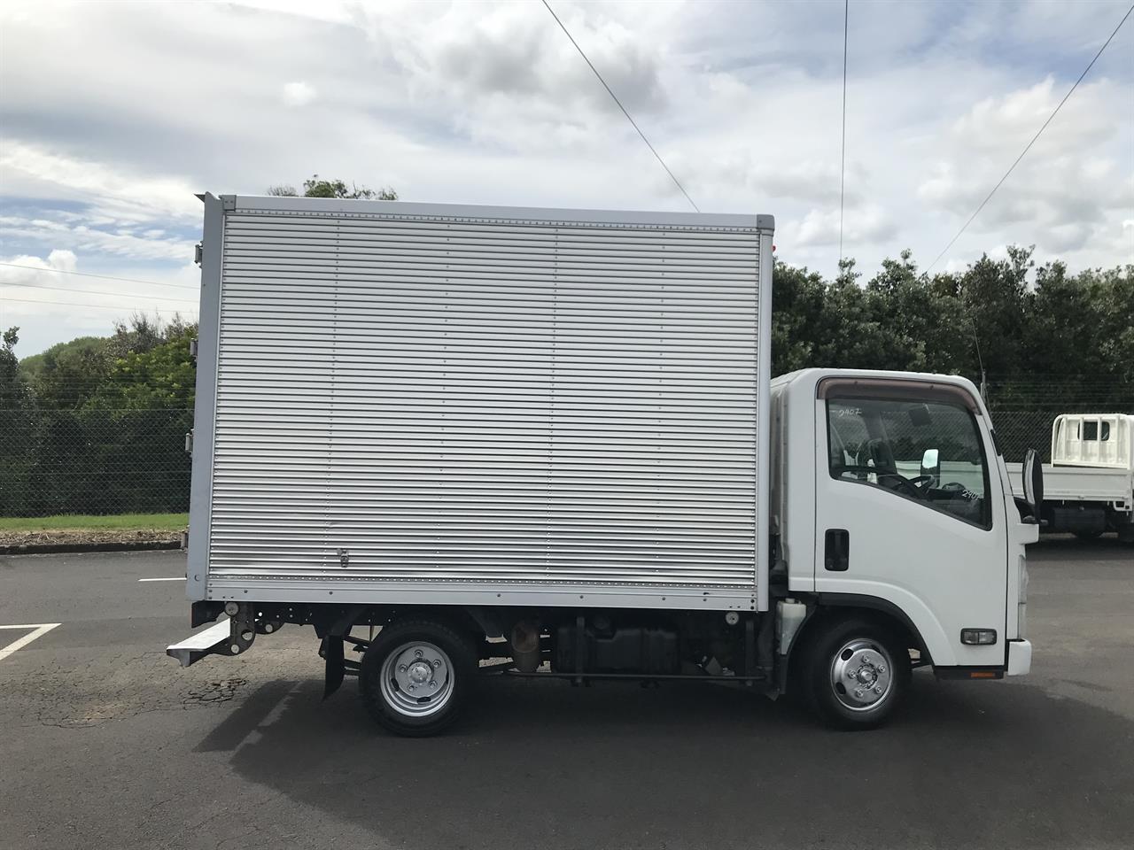 2014 Isuzu Elf