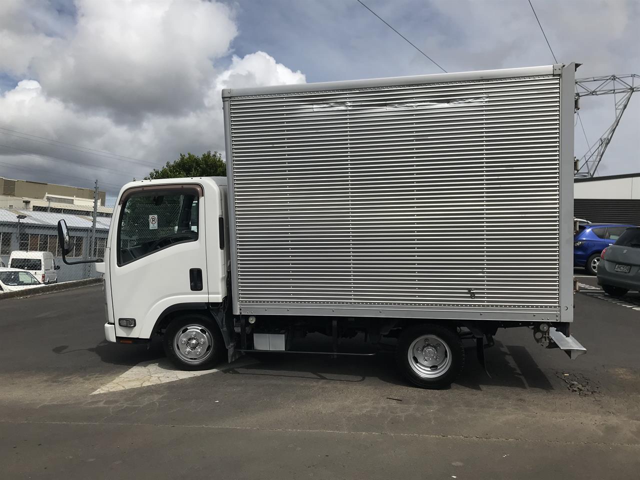 2014 Isuzu Elf
