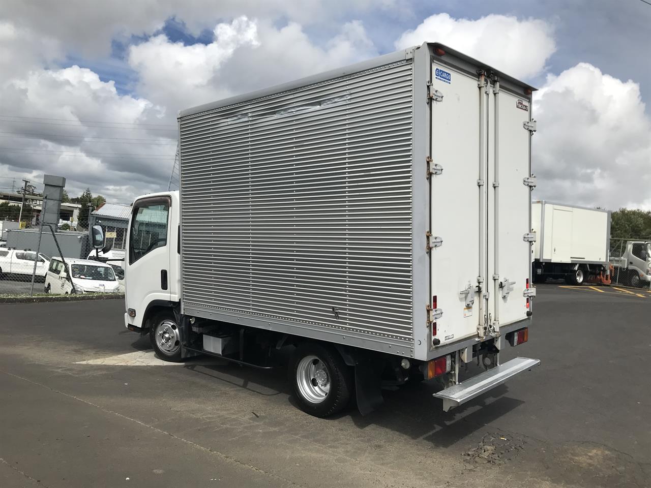 2014 Isuzu Elf