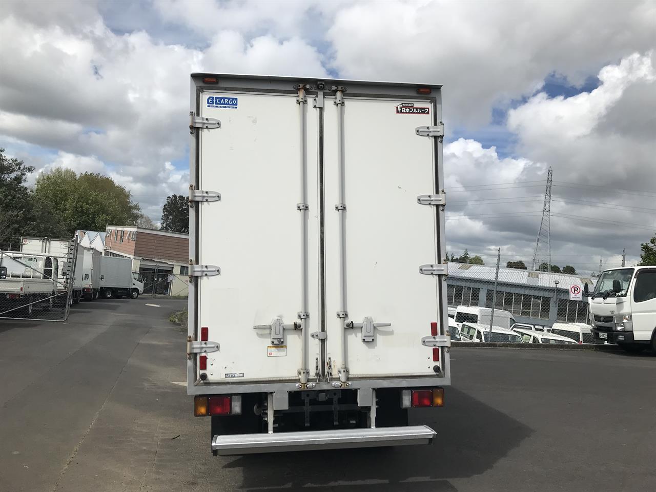 2014 Isuzu Elf