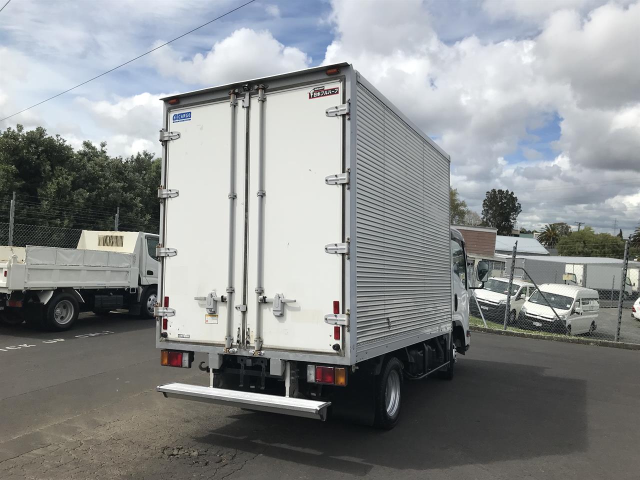 2014 Isuzu Elf