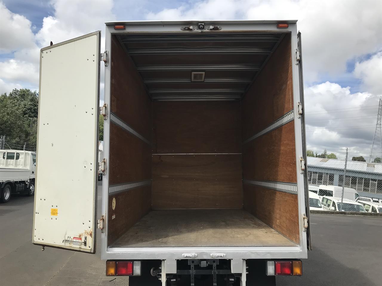 2014 Isuzu Elf