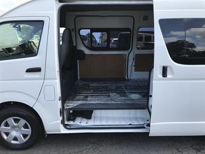 2017 Toyota Hiace - Thumbnail