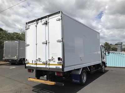 2017 Isuzu Elf - Thumbnail