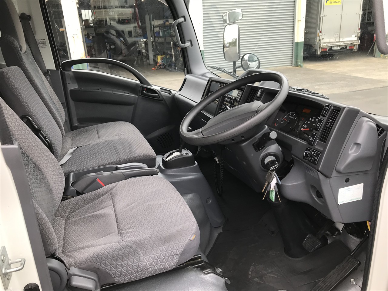 2020 Isuzu Elf