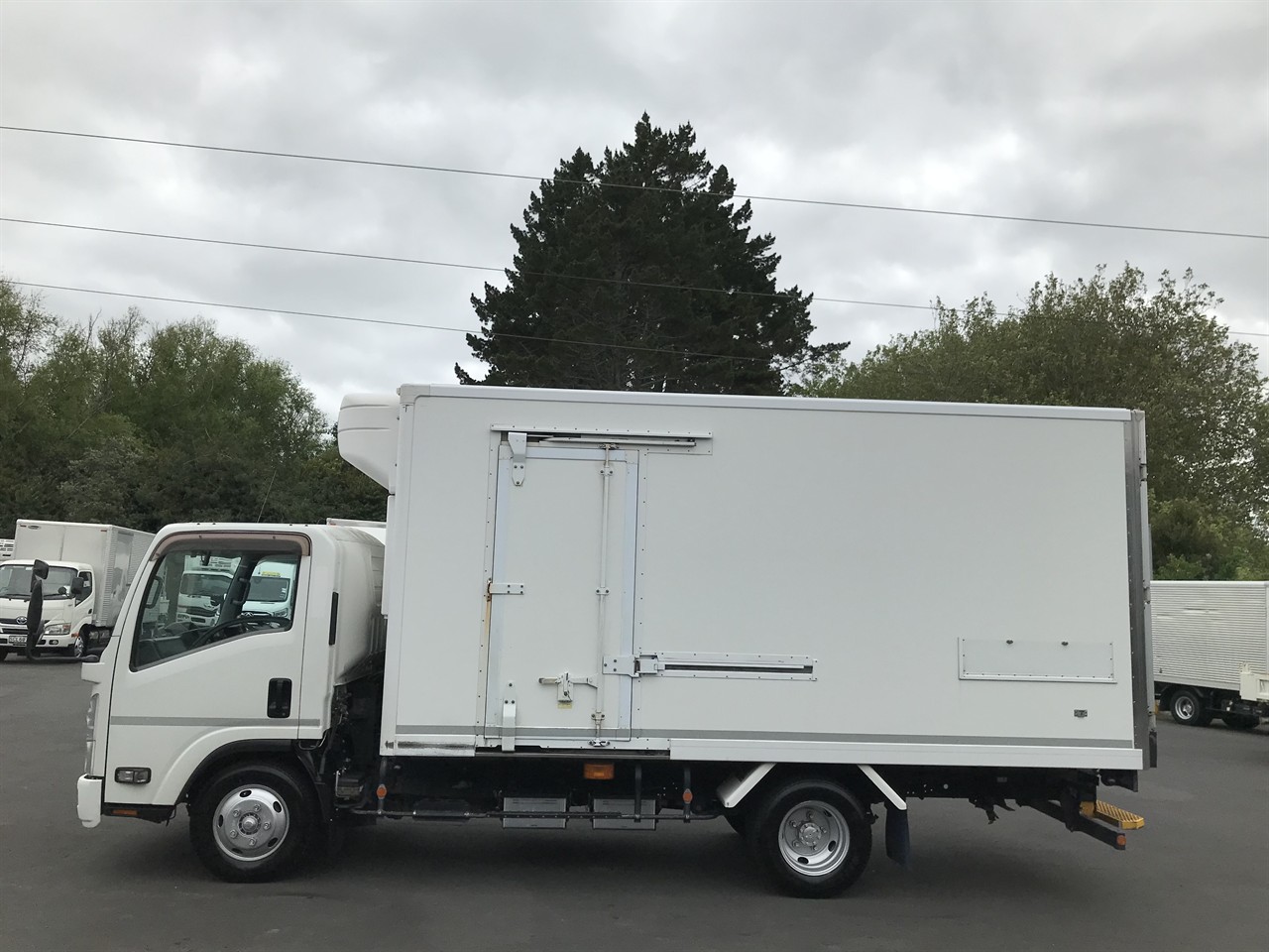 2020 Isuzu Elf