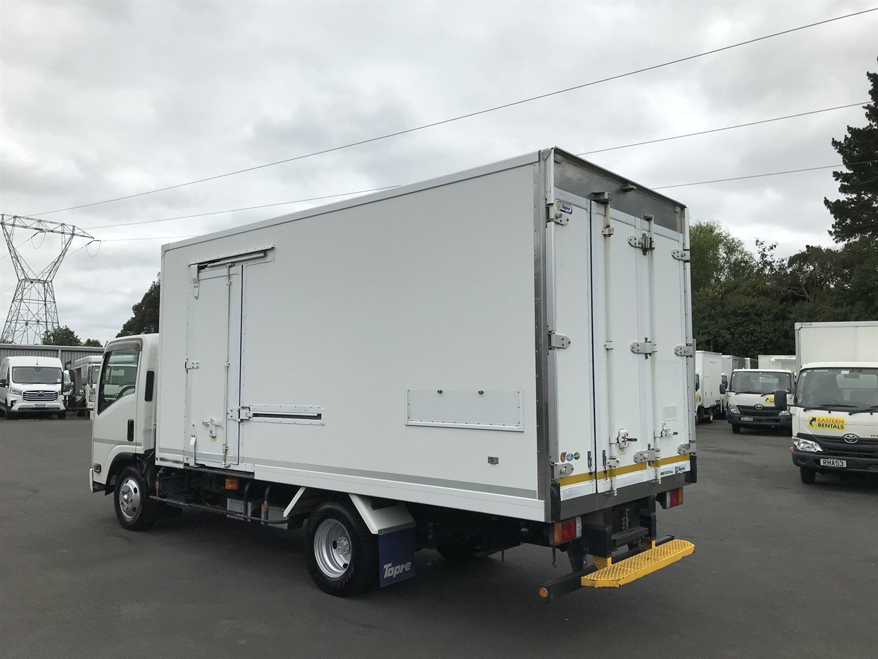 2020 Isuzu Elf