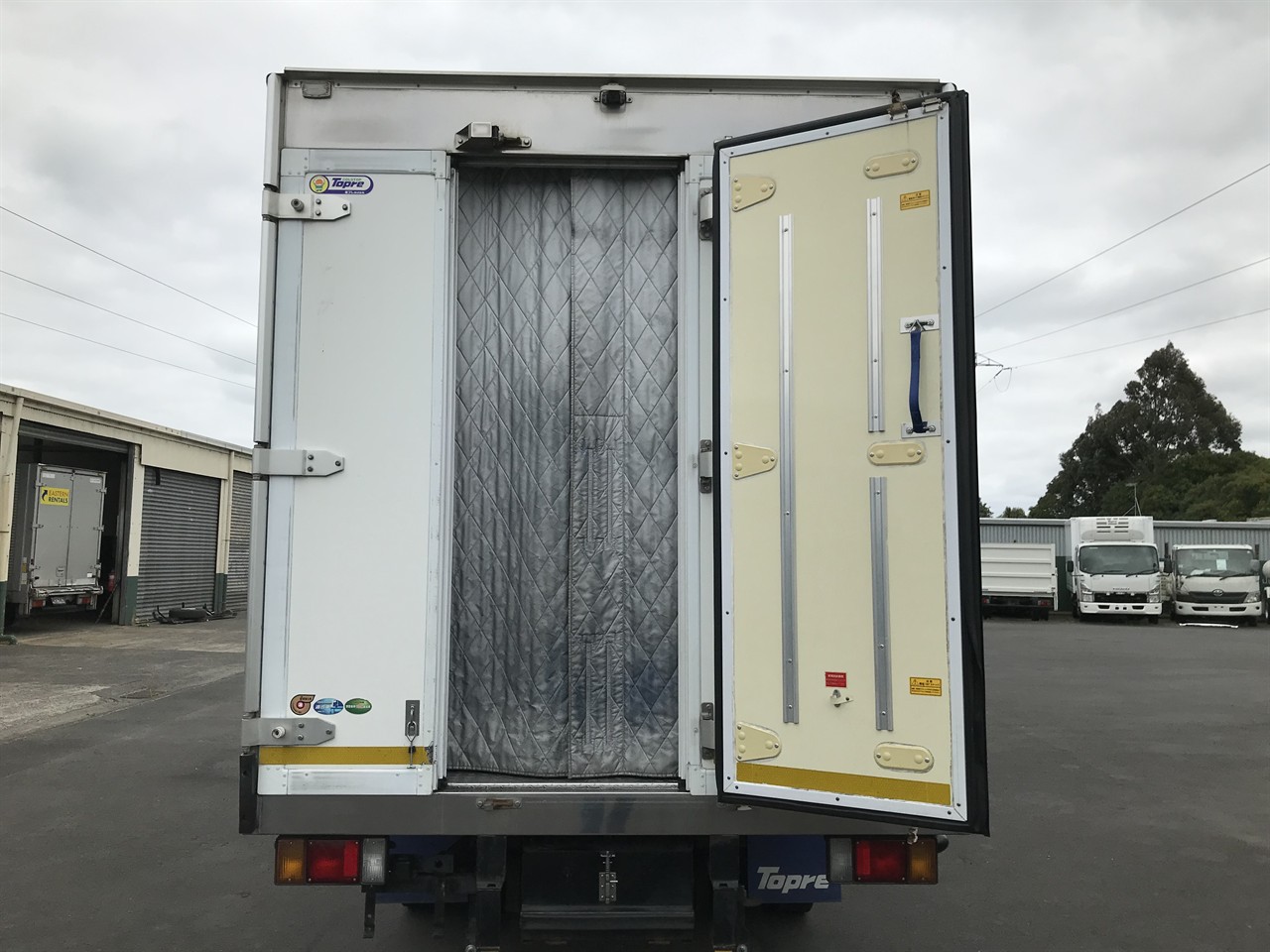 2020 Isuzu Elf