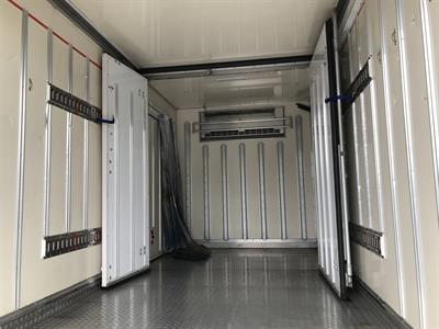 2020 Isuzu Elf - Thumbnail
