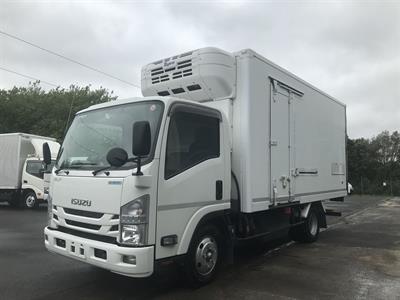 2020 Isuzu Elf - Thumbnail