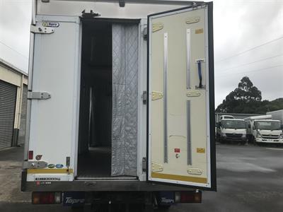 2020 Isuzu Elf - Thumbnail