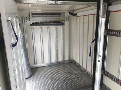 2020 Isuzu Elf - Thumbnail