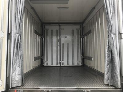 2020 Isuzu Elf - Thumbnail