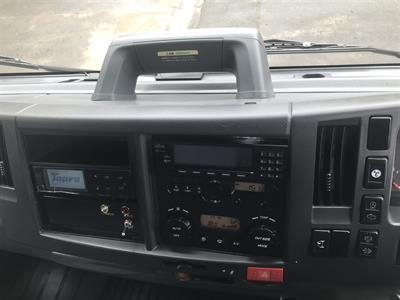 2020 Isuzu Elf - Thumbnail