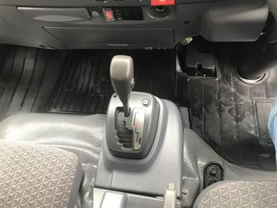 2020 Isuzu Elf - Thumbnail