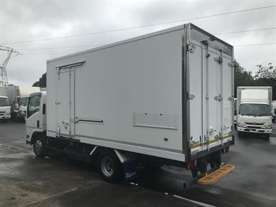 2020 Isuzu Elf - Thumbnail