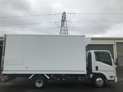 2020 Isuzu Elf - Thumbnail