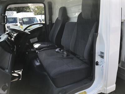 2020 Isuzu Elf - Thumbnail