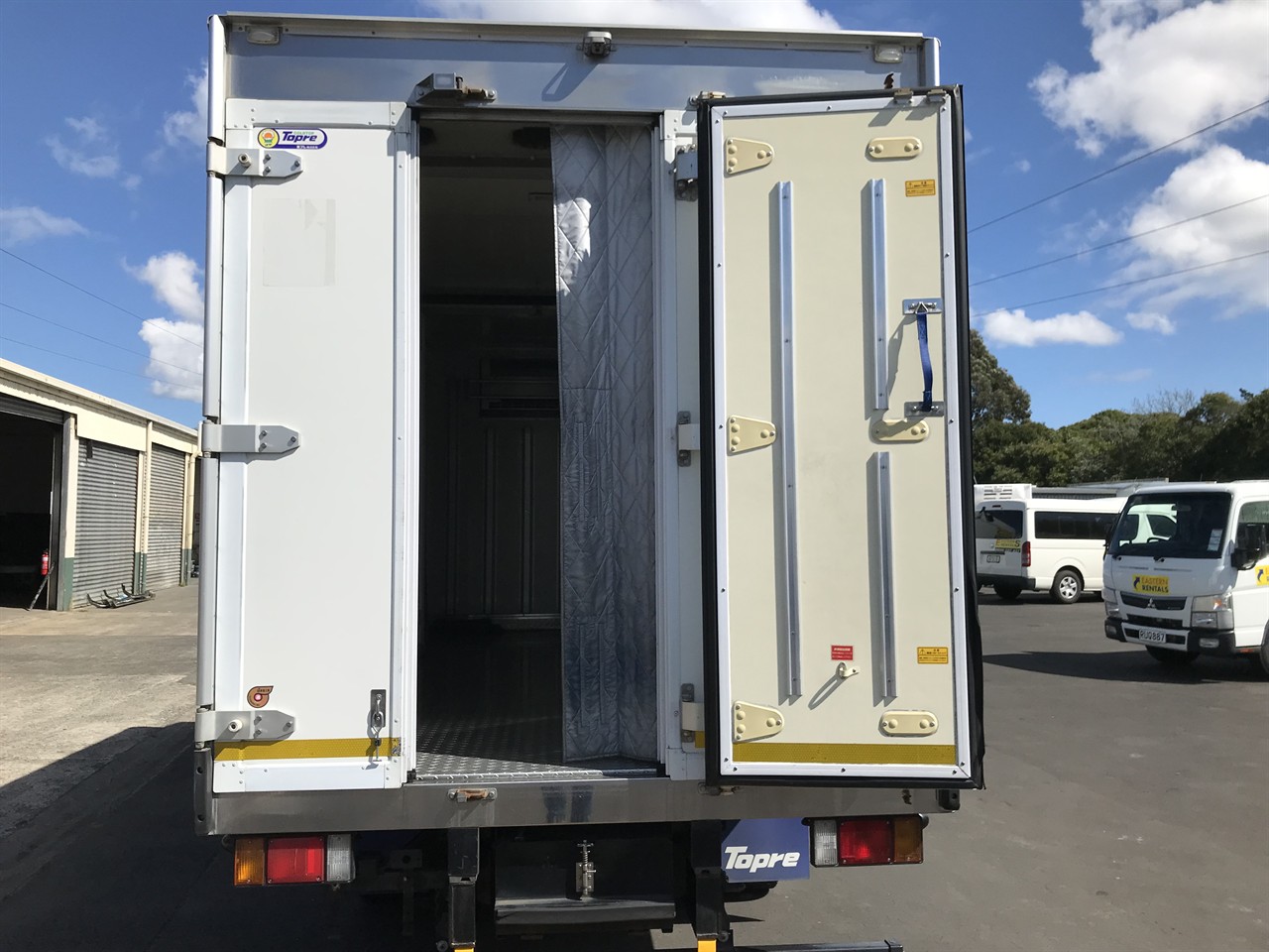 2020 Isuzu Elf