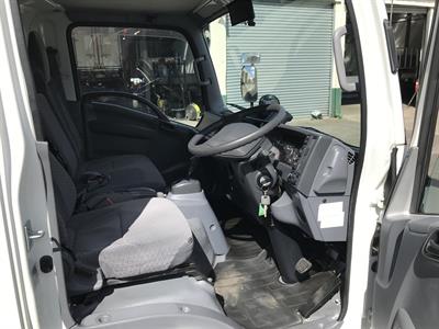2020 Isuzu Elf - Thumbnail