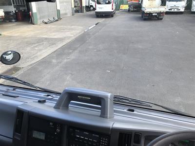 2020 Isuzu Elf - Thumbnail