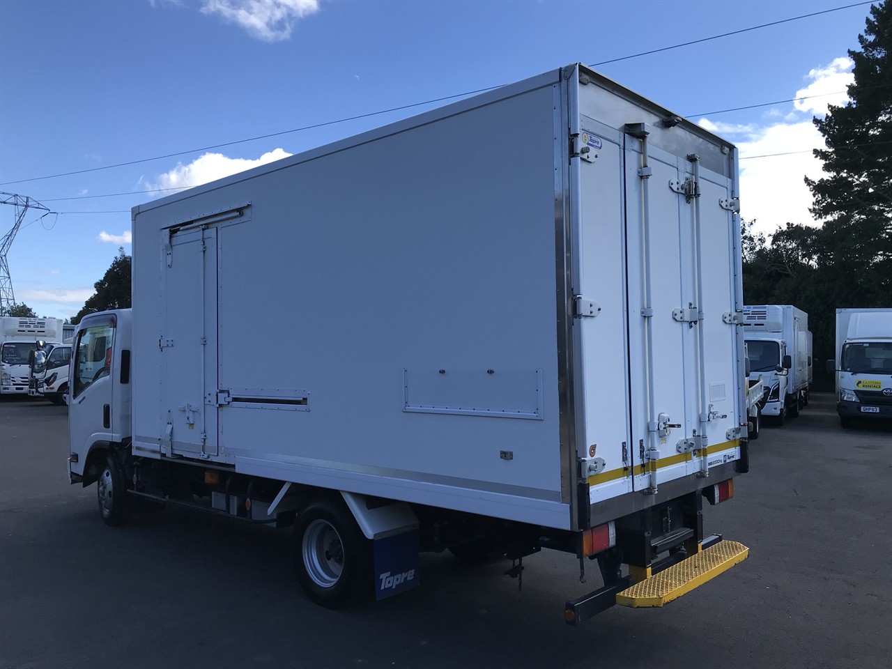 2020 Isuzu Elf