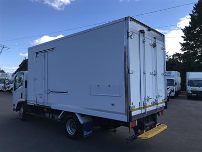 2020 Isuzu Elf - Thumbnail