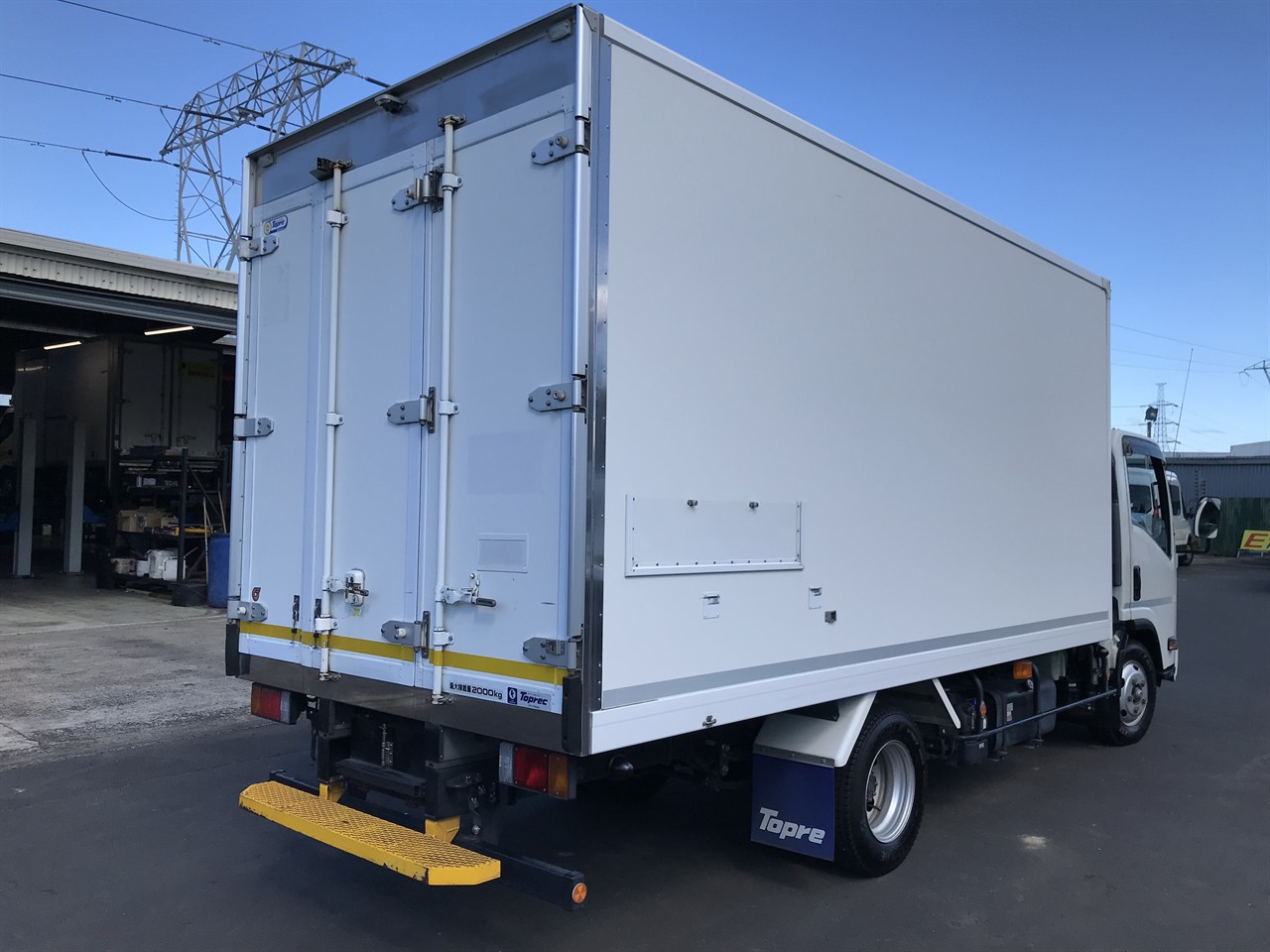 2020 Isuzu Elf