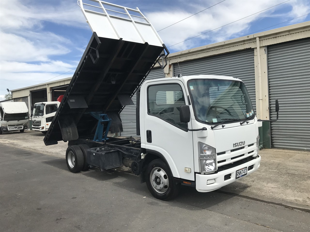 2012 Isuzu Elf