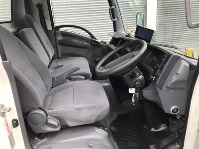 2012 Isuzu Elf - Thumbnail