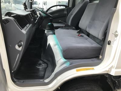 2012 Isuzu Elf - Thumbnail