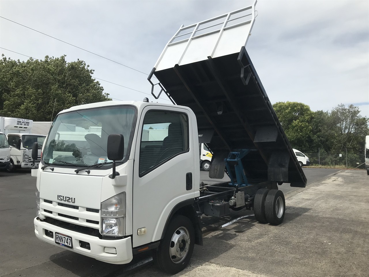 2012 Isuzu Elf